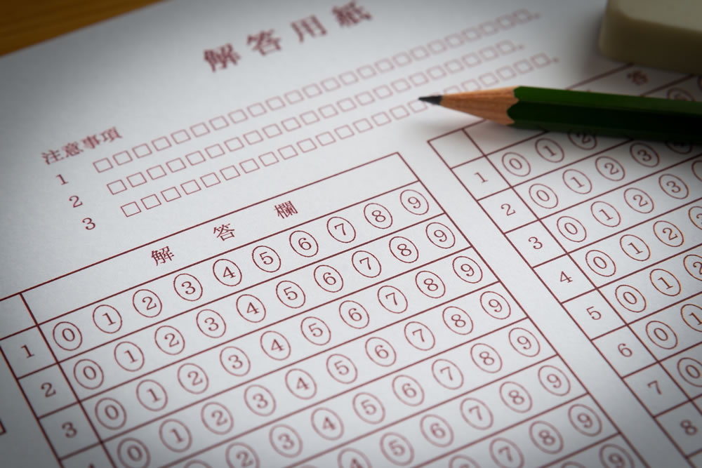 宅建模試を受けているところ