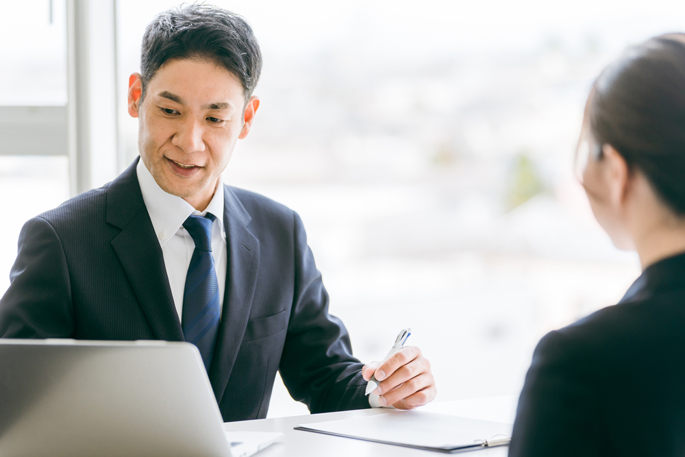 社労士として働く男性のイメージ