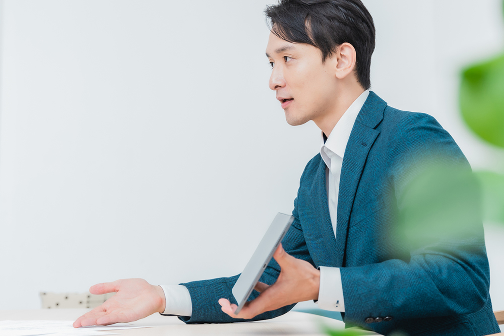 ファイナンシャルプランナーが話しているところ